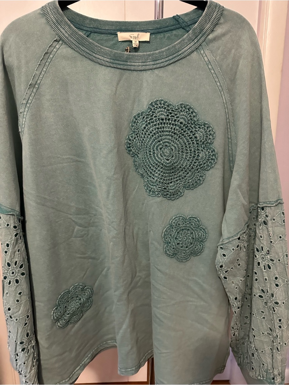 FLORAL CROCHET APPLIQUÉ TEAL TOP | NWT 2X